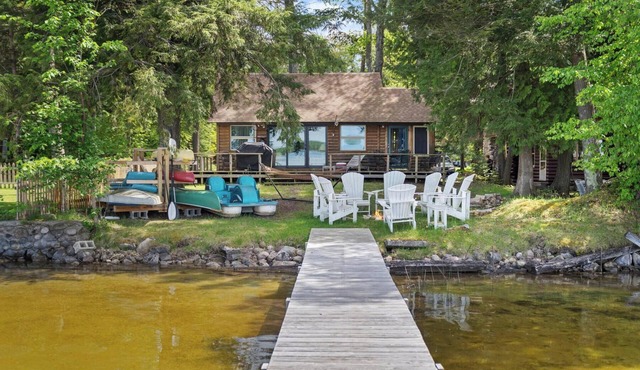 Cute and Cozy on Pickerel Lake Waterfront - Quick Drive to Petoskey!