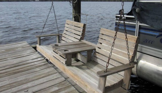 Cute and Cozy, on the St. John's River. Bring your boat.