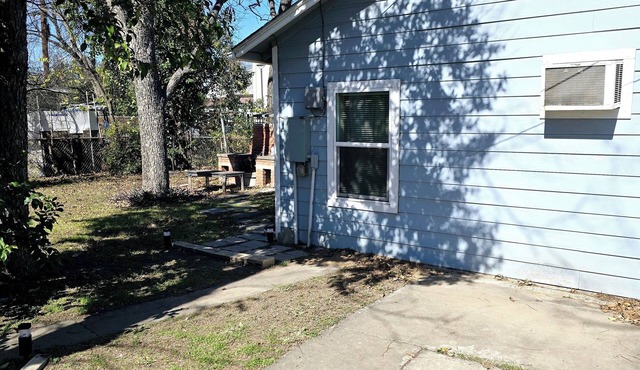 Cute and Cozy Studio Near Downtown San Antonio