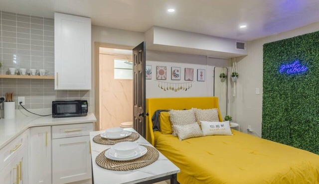 CUTE and COZY studio w/jacuzzi!