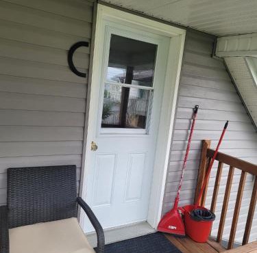 Cute apartment close to highway