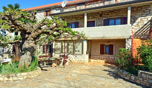 Cute apartment Milena, Biribaci-Umag, with two balconies, garden, WiFi