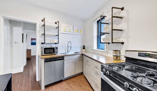 Cute Apt! Great for Long Stays!