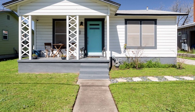 Cute Austin Bungalow W/ Fenced Yard