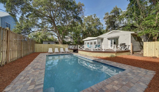 Cute Beach House w/Heated Pool Sleeps 10 walk to beach