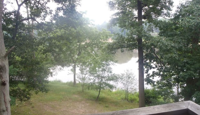 Cute Beachfront Guest Unit on Lake