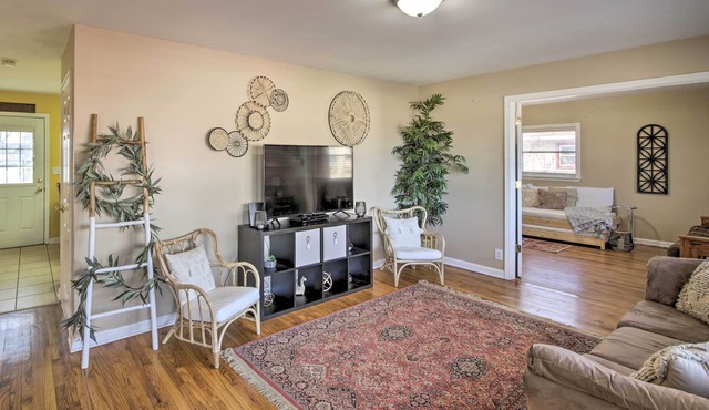 Cute Bohemian Home: 25 Mins to Downtown Indy!