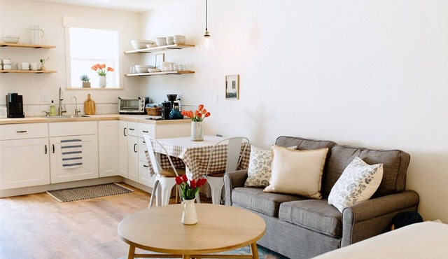 Cute brand new studio in a peaceful neighborhood!