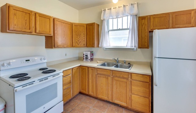 Cute Bridgeport Home Near Courthouse & Jail Rock!