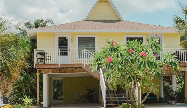 Cute Bungalow 3 properties from Beach. Watch Sunsets from Deck!