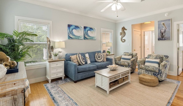 Cute Bungalow! Awesome Amenities! The Best Pool! 3 Minutes To White Beach!