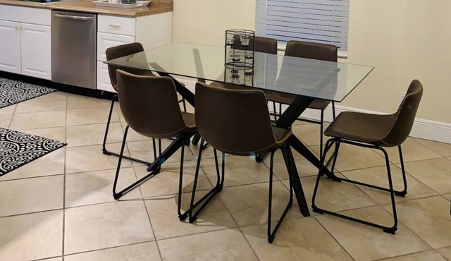 Cute bungalow in the trendy Colonialtown area!