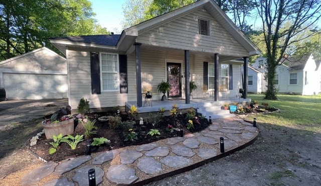 Cute bungalow located in Whitehaven near Elvis's mansion & Beale St.