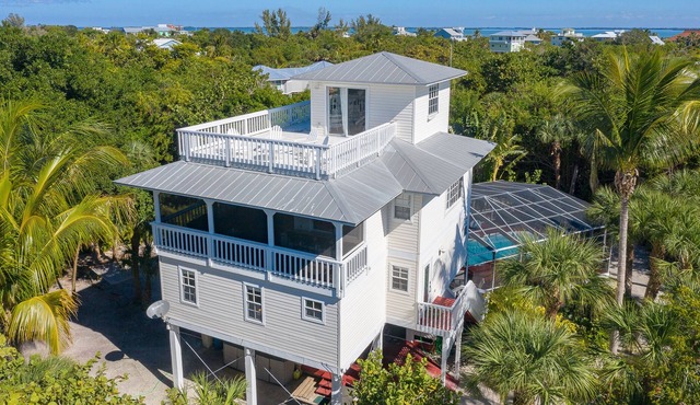 Cute Bungalow Trailer on Canal in Flamingo Bay