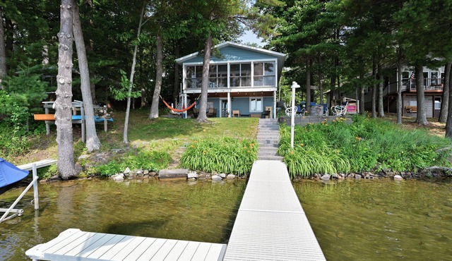 Cute cabin on pristine Long Lake