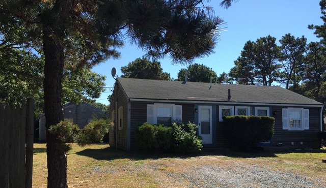 Cute Cape Cod Condo 3/4 of a mile to warm water Nantucket Sound Beaches