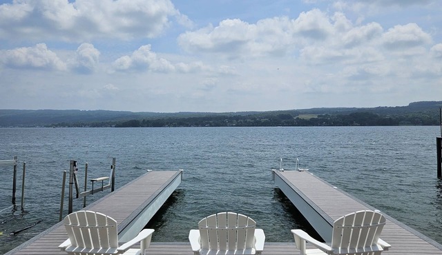 Cute Cape on Keuka Lake with Boat Launch Prime Location