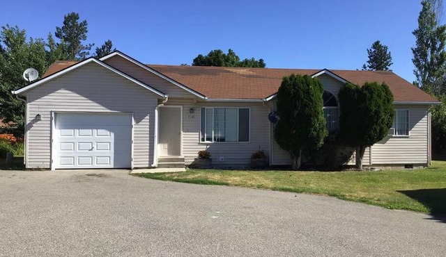 Cute CDA home w/garage & yard!