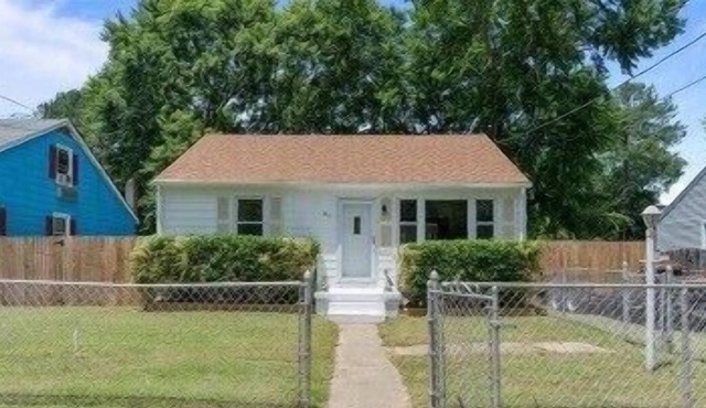 Cute, Charming House that is Pet Friendly and less than 10 minutes from Beach