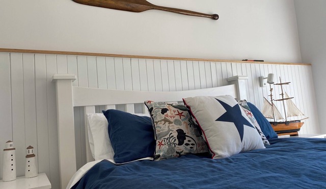 Cute Clean and Cosy Windspray Cottage - Less Than 500m to the Heart of Town