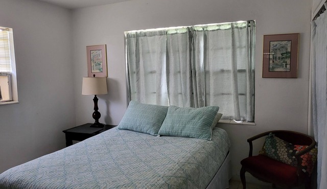 Cute & Clean in Very Cool St. Andrews by the Bay