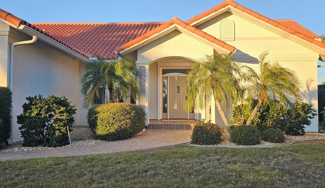 Cute Coastal Retreat with Heated Pool & Gulf Access