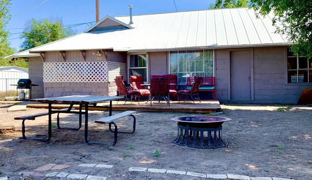 Cute & Comfortable!Walk to Hot Springs State Park & Big Horn River.Boat Parking!