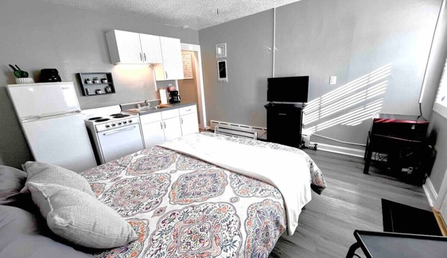 Cute & Comfy Efficiency Apartment #9