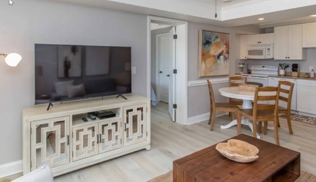 Cute Condo with Pool view. Water park is right outside your door!