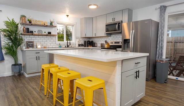 Cute Convenient Lakewood Retreat