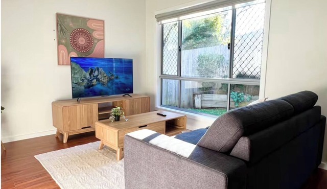 Cute Coomera Home near Theme Parks & Shops