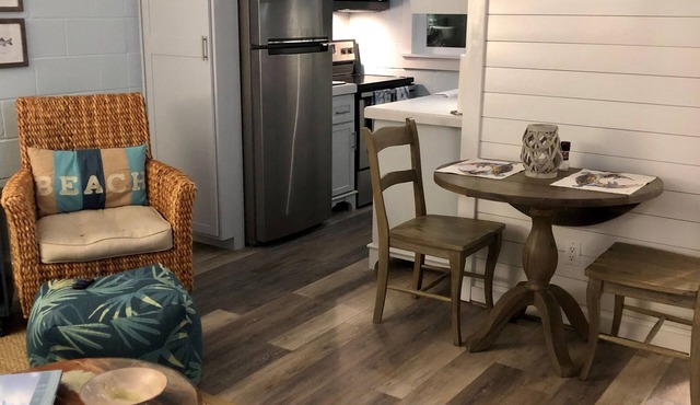 Cute Cottage across from Fulton Piern