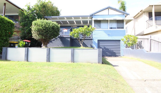 CUTE COTTAGE BY THE SEA!