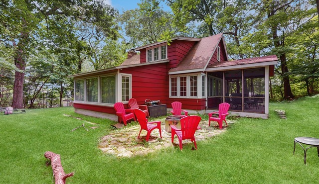 Cute Cottage by the Lake W/Private Hot Tub, Firepit, Screened Porch & Fast WiFi