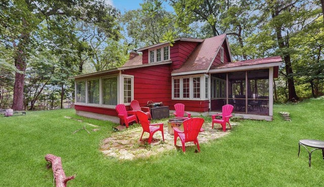 Cute Cottage by the Lake W/Private Hot Tub, Firepit, Screened Porch & Fast WiFi