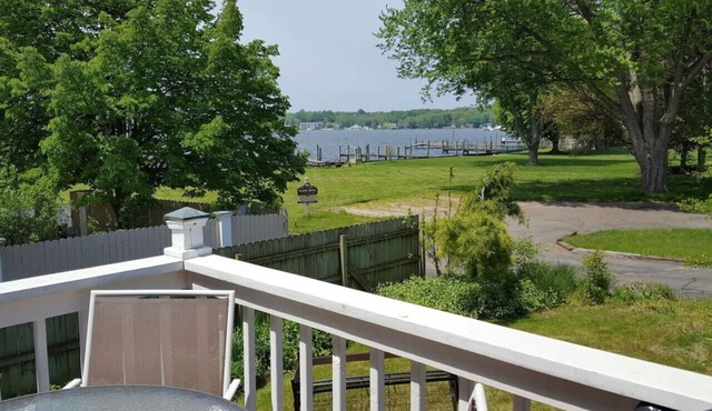 Cute Cottage in Downtown Saugatuck with Water view