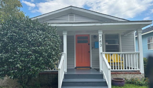 Cute cottage in The Cargo District!