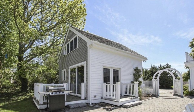 Cute Cottage Living by the Sea!