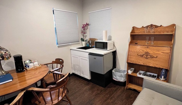 Cute Cottage Located Near Diamond Mills and falls. Perfect for HITS and Skiiers.