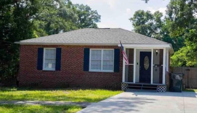 Cute cottage near the Navy base