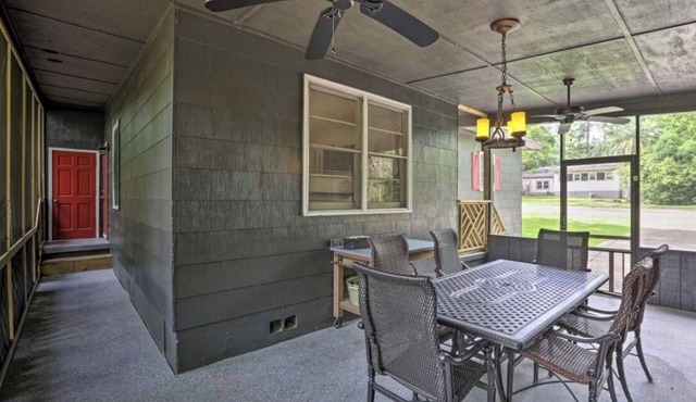 Cute Cottage nestled in the trees close to Doak Campbell Stadium