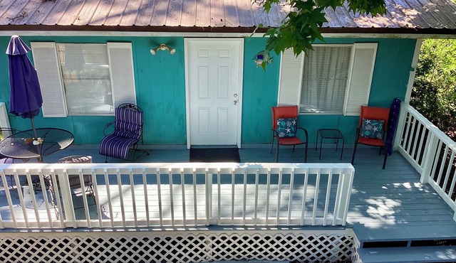 Cute Cottage, Pet Friendly- near public beach