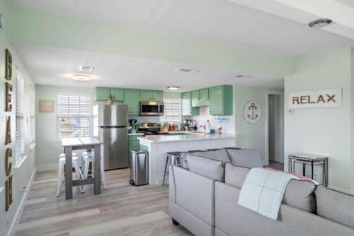 Cute Cottage With Game Room, Close to the Beach