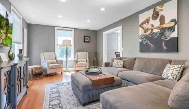 Cute Cottage with Hot Tub