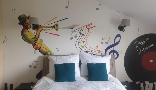 Cute Cottage with Pool at Marciac Lake