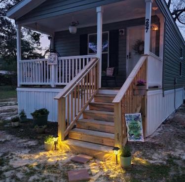 Cute, Cozy 2 Bedroom Cottage!