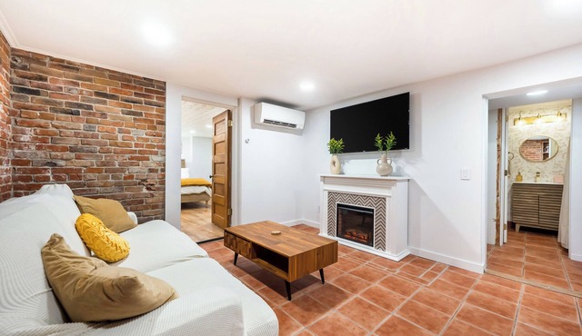 Cute/Cozy Basement Apartment in Old Denver’s Hip Cheeseman Park neighborhood!