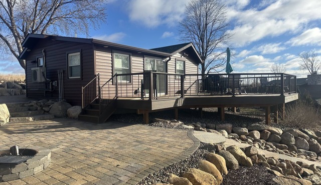 Cute & Cozy Cabin at Le Mieux Resort on Cedar Lake with an Incredible View