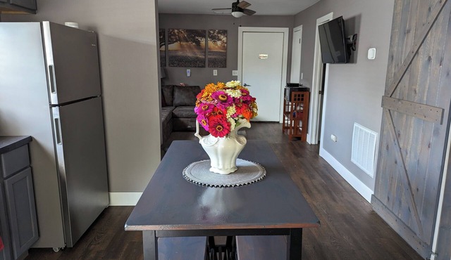 Cute & Cozy Cottage 2BR Near Madison