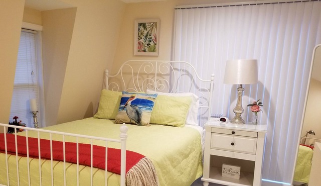 Cute Cozy Cottage near Attractions